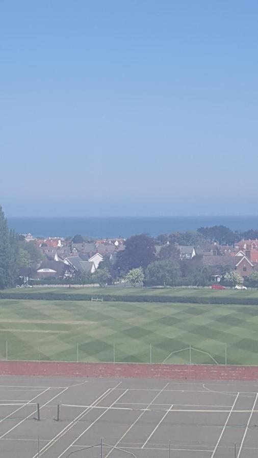 The Kings Suite Oak Drive, Colwyn Bay Ll29 7Yp First Floor Экстерьер фото